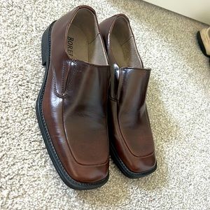 Size :10, Borelli faux leather slip on dress shoes.